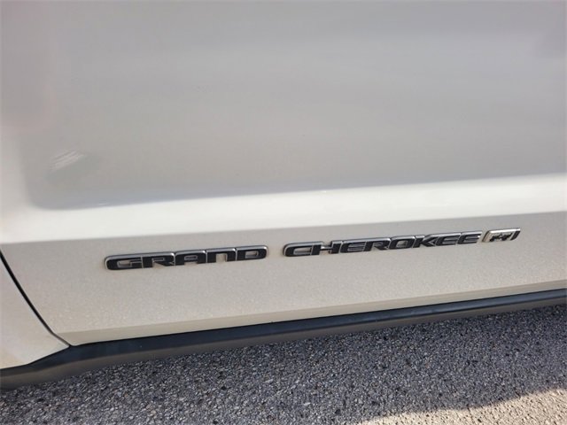 Used 2022 Jeep Grand Cherokee Limited image 3