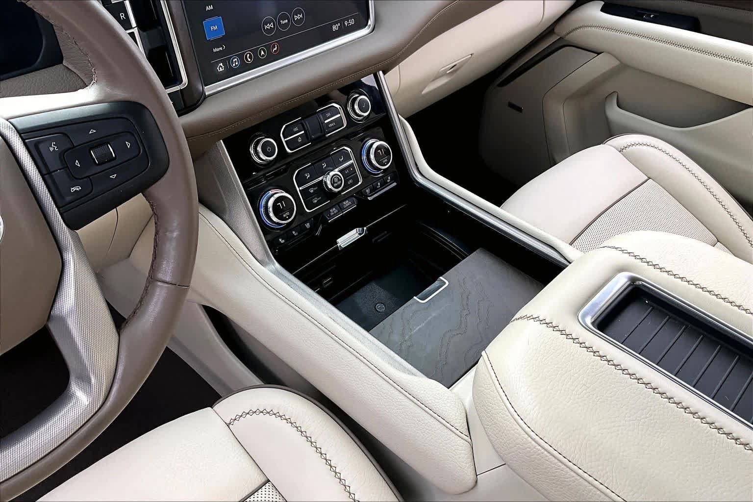 Used 2021 GMC Yukon Denali w/ Denali Premium Package RWD image 17