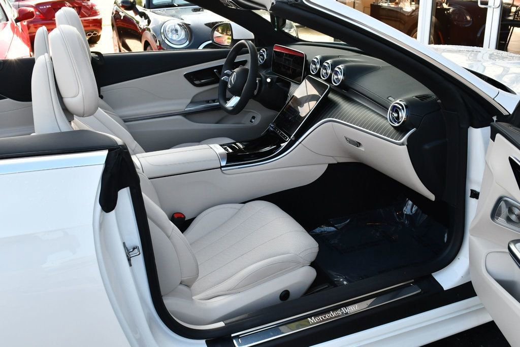 Used 2024 Mercedes-Benz CLE 450 4MATIC Cabriolet image 59