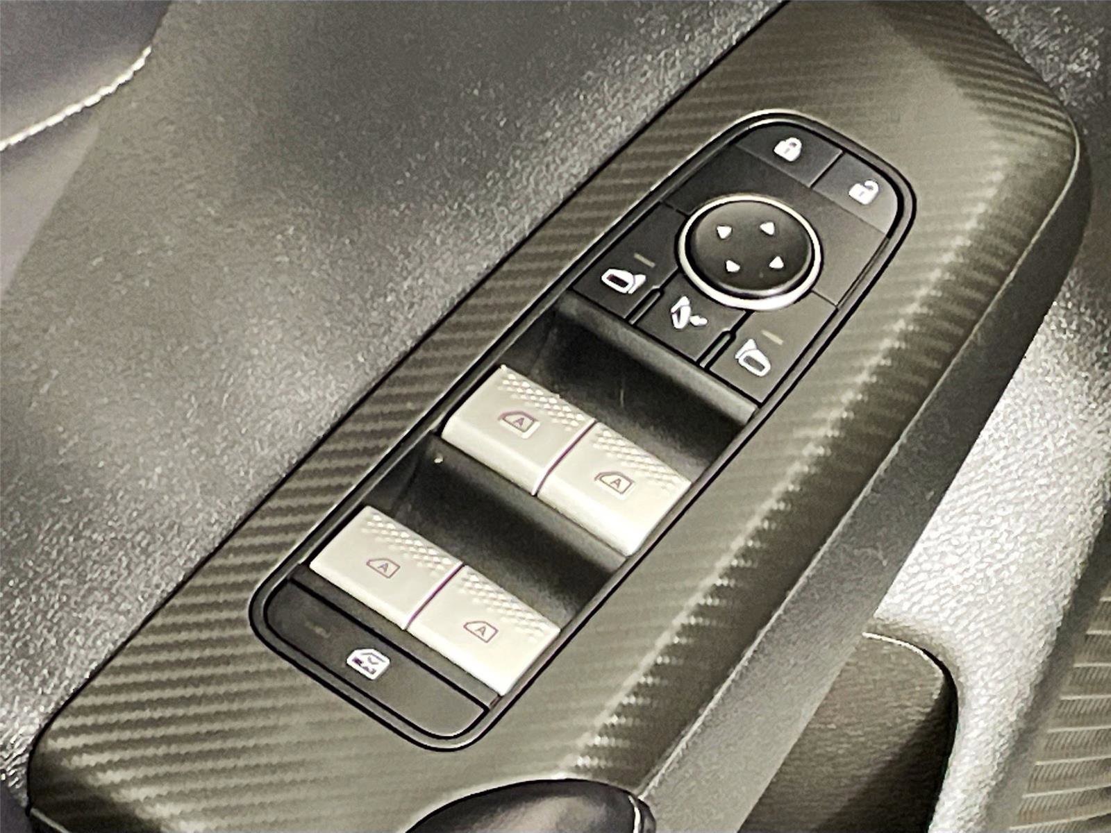 Used 2023 Mitsubishi Outlander SE Black Edition image 18