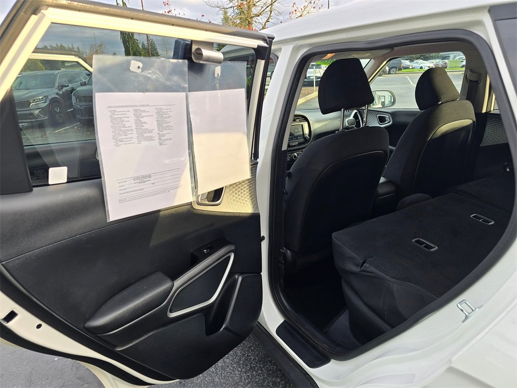 Used 2023 Kia Soul LX image 9