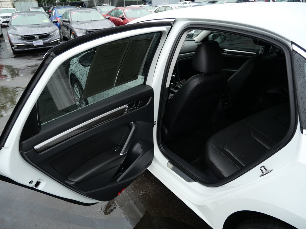 Used 2017 Volkswagen Passat 1.8T SE FWD image 28