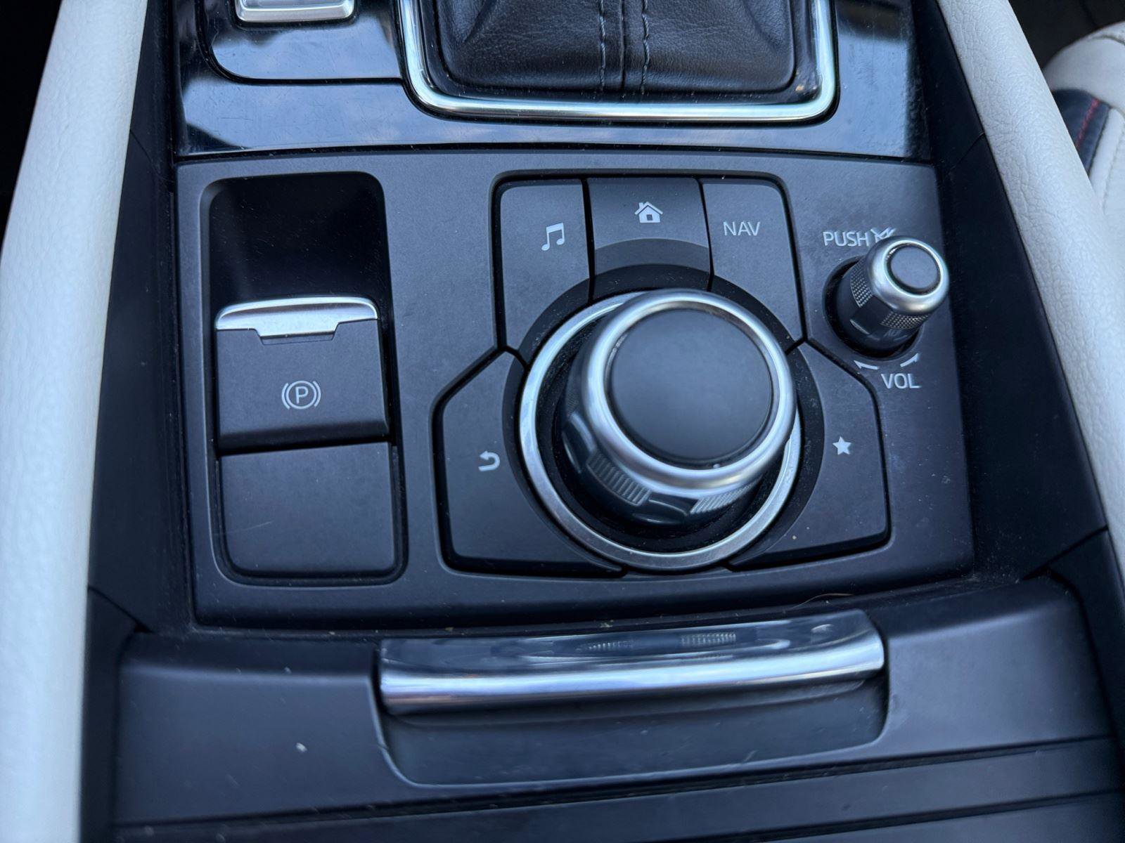 Used 2017 MAZDA MAZDA3 Grand Touring image 23