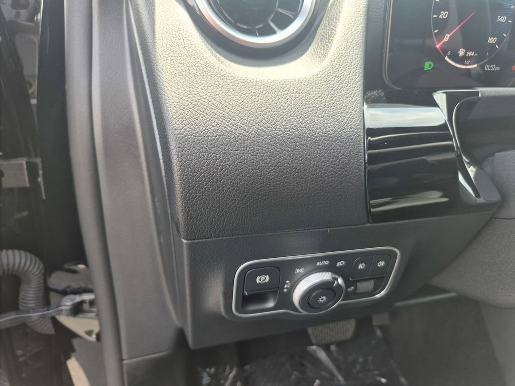 Used 2025 Mercedes-Benz GLA 250 image 17