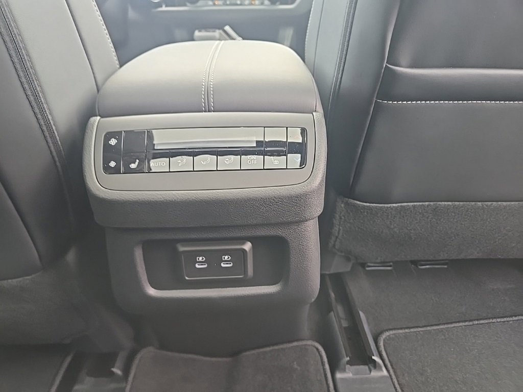 New 2026 Nissan Pathfinder SL w/ SL Premium Package image 32