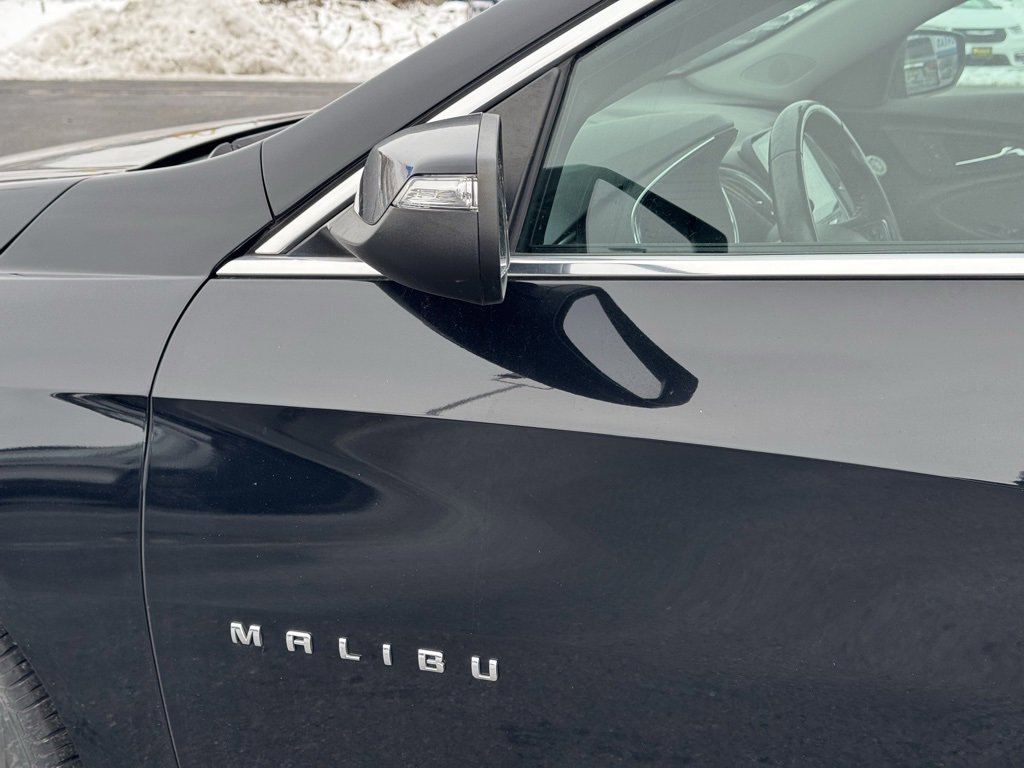 Used 2017 Chevrolet Malibu LT image 14