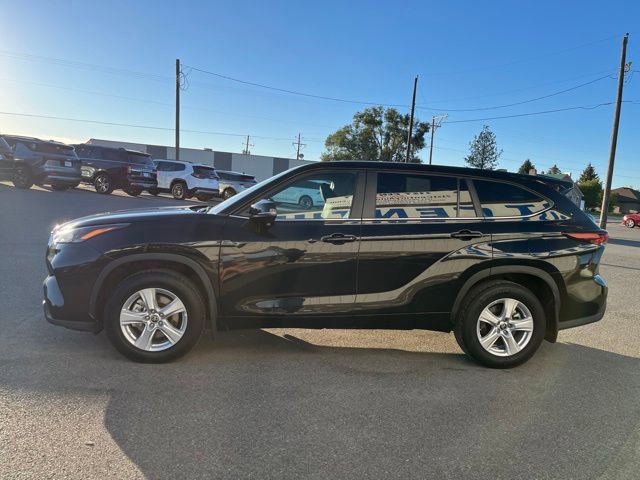 Used 2024 Toyota Highlander LE AWD/4WD image 7