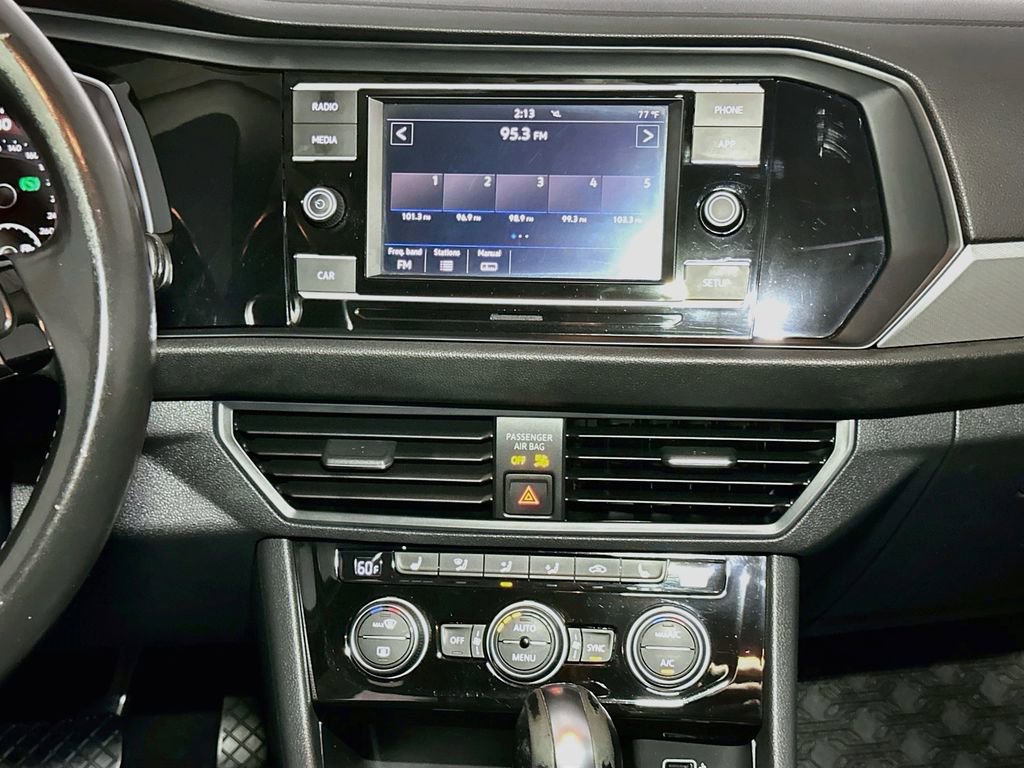 Used 2019 Volkswagen Jetta SE FWD image 12