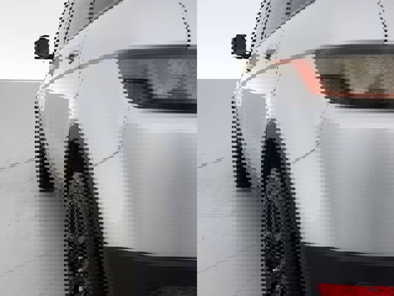 Used 2017 Land Rover Range Rover Evoque SE image 13