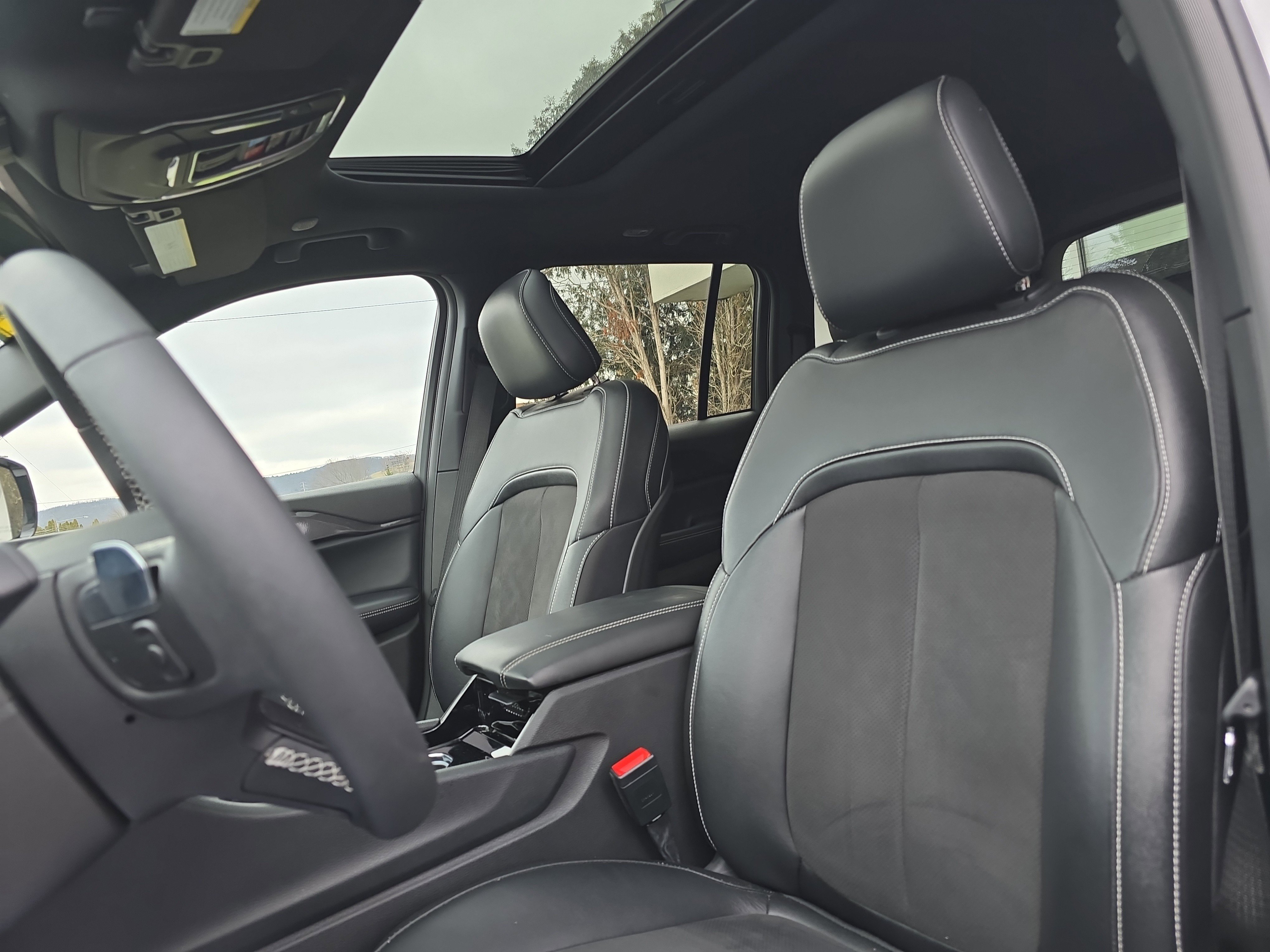 Used 2023 Jeep Grand Cherokee Altitude image 12