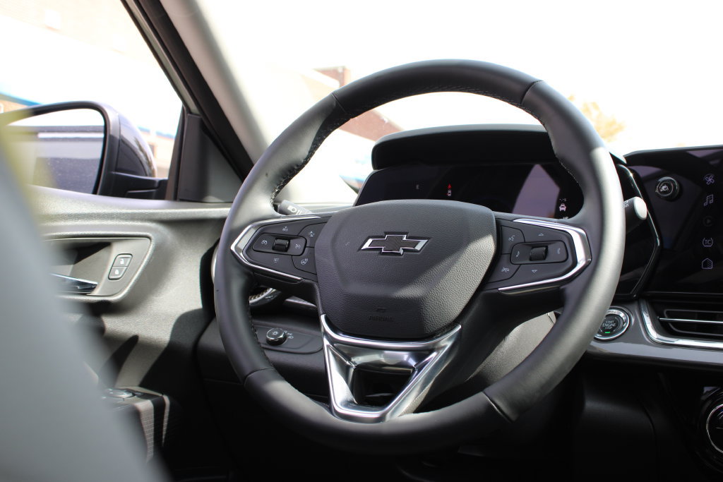 Used 2025 Chevrolet Trax ACTIV w/ Sunroof Package FWD image 35