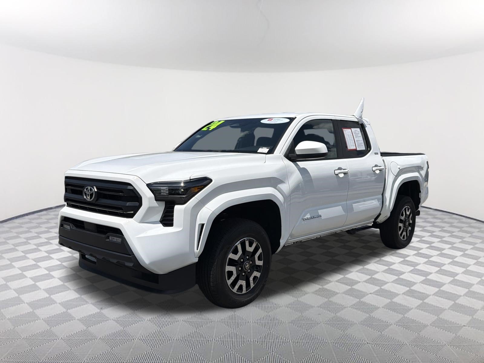 Certified 2024 Toyota Tacoma SR5 AWD/4WD image 3
