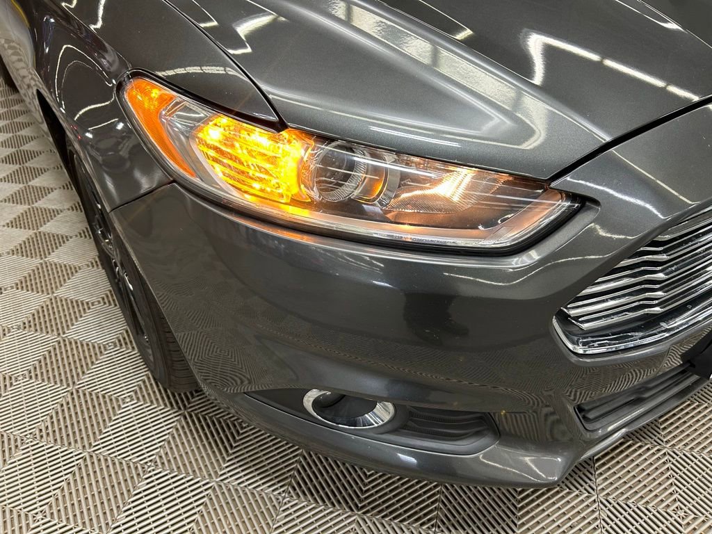 Used 2016 Ford Fusion SE FWD image 2