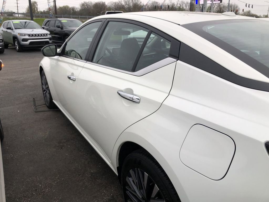 Used 2025 Nissan Altima 2.5 SV AWD/4WD image 3