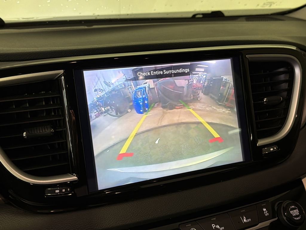 Used 2024 Chrysler Pacifica Touring-L image 25