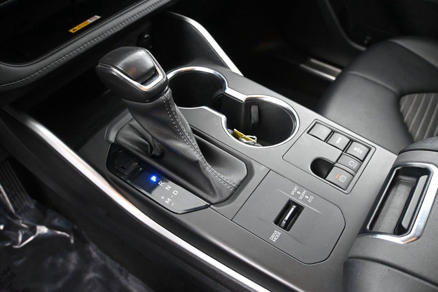 Used 2023 Toyota Highlander XSE FWD image 5