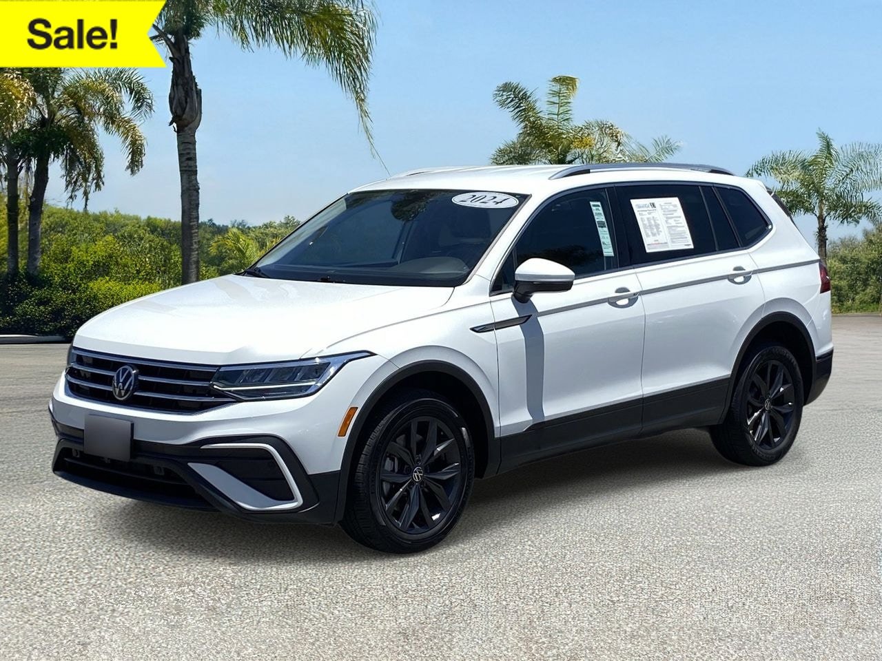 Used 2024 Volkswagen Tiguan SE AWD/4WD image 1