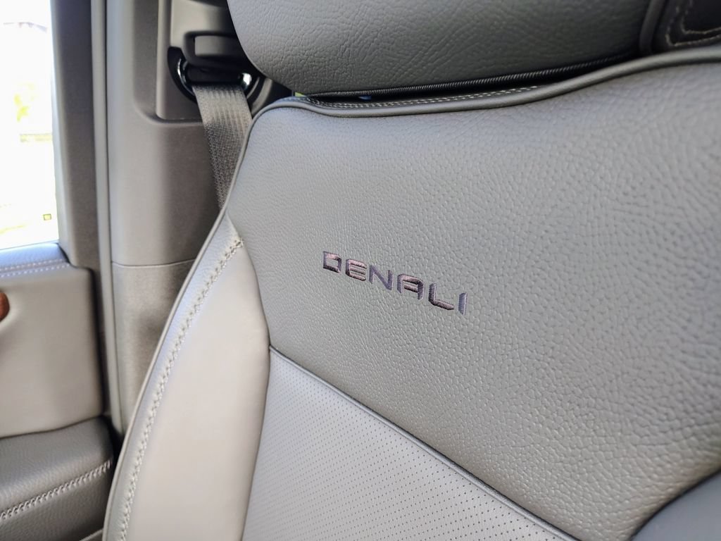 New 2026 GMC Yukon XL Denali w/ Denali Reserve Package AWD/4WD image 37