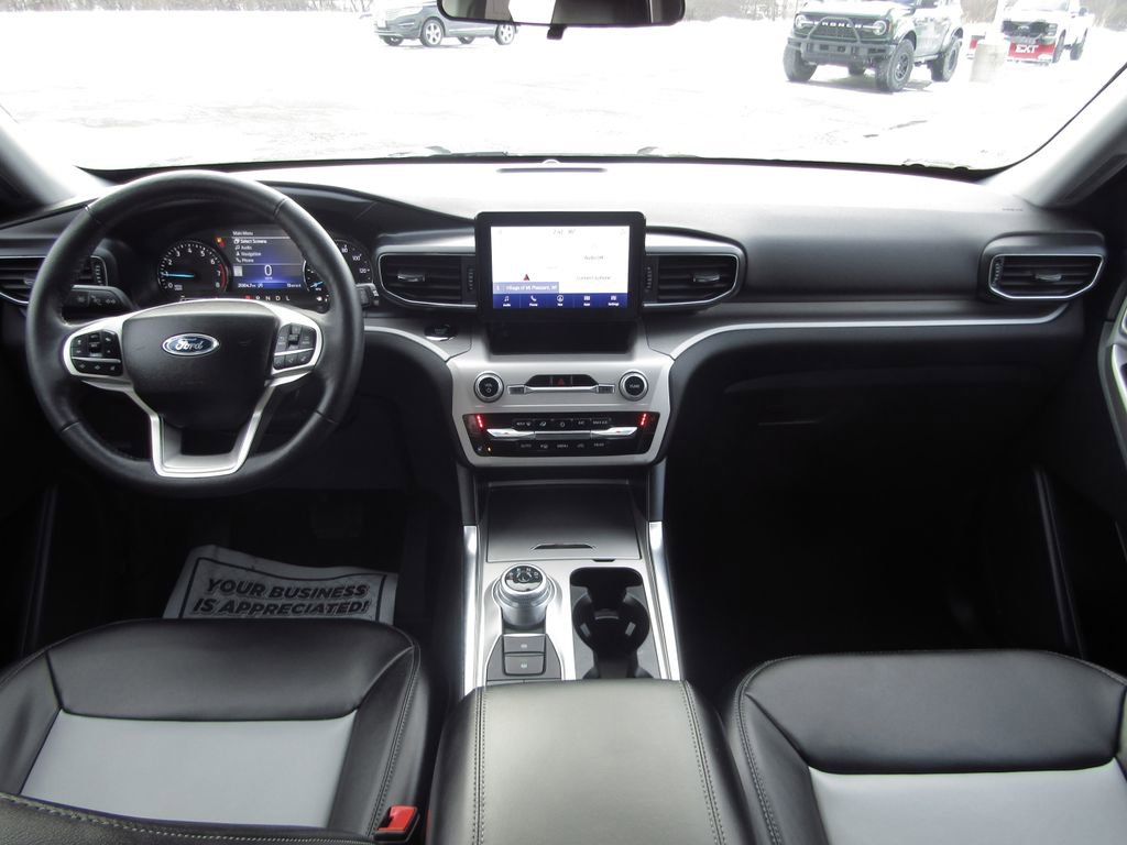 Used 2024 Ford Explorer XLT w/ Equipment Group 202A AWD/4WD image 17