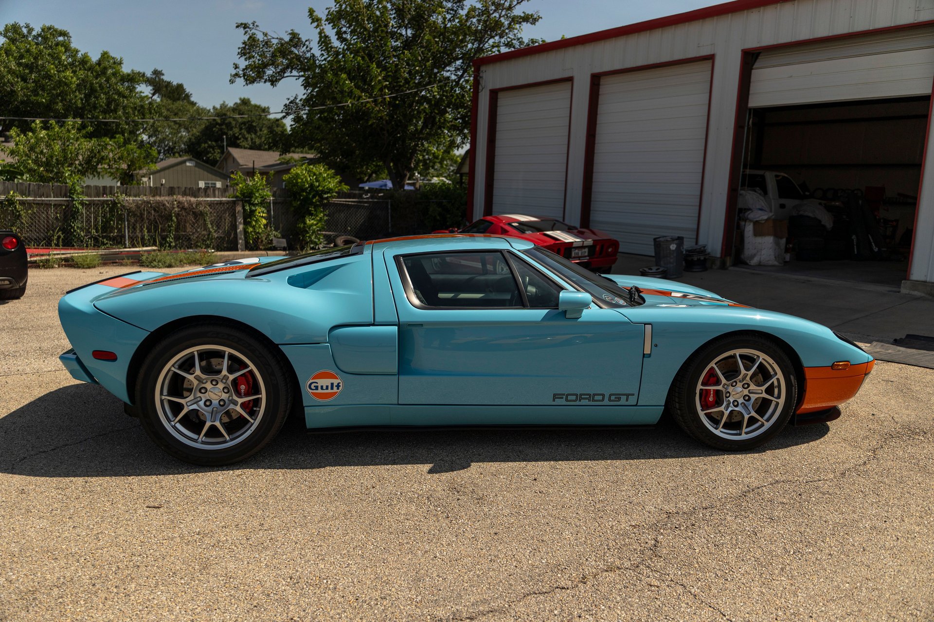 Used 2006 Ford GT RWD image 11