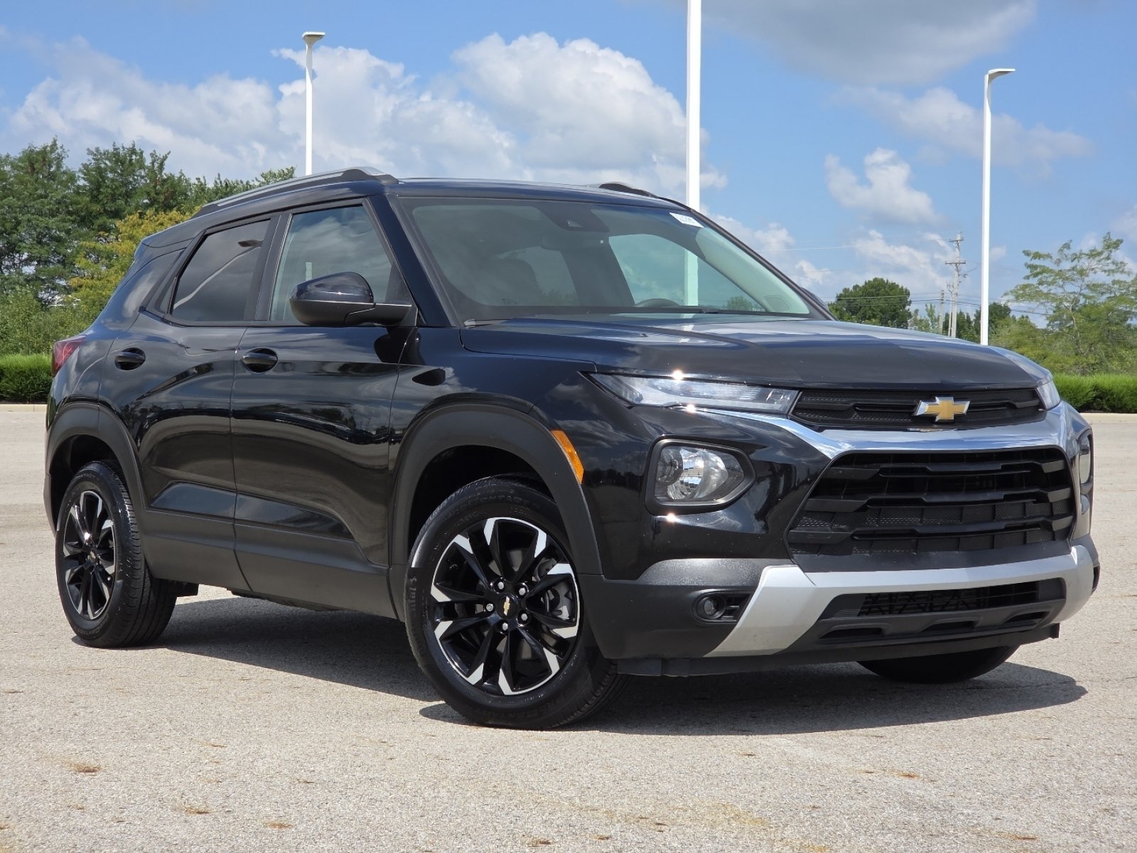 Used 2021 Chevrolet TrailBlazer LT w/ Sun and Liftgate Package FWD image 2