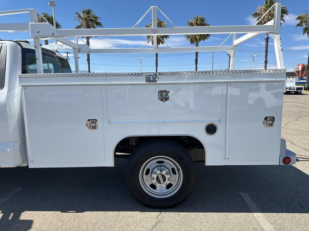 New 2025 Ford F350 XL w/ XL Chrome Package image 15