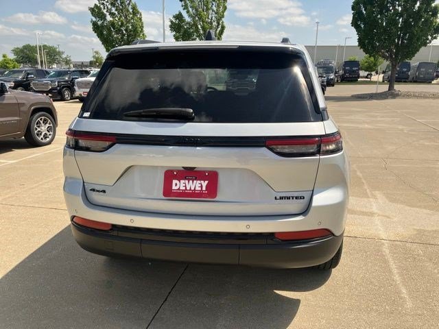 Used 2023 Jeep Grand Cherokee Limited w/ Black Appearance Package AWD/4WD image 7