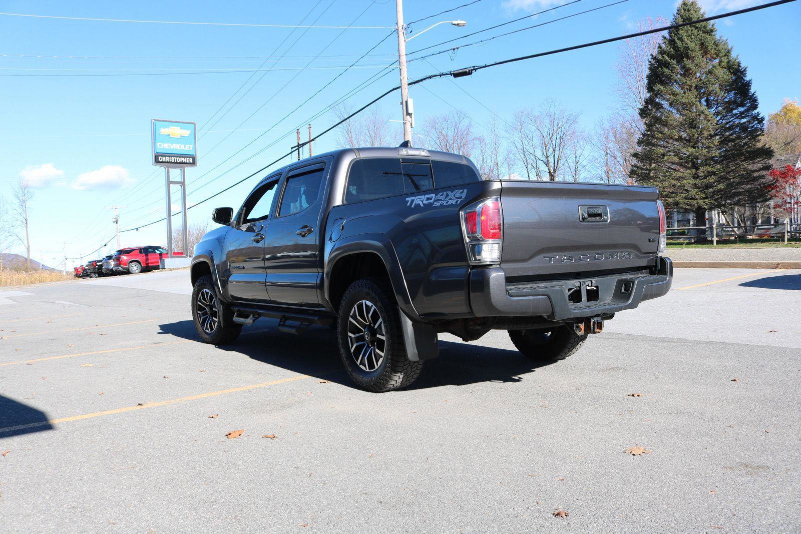 Used 2023 Toyota Tacoma TRD Sport w/ Black Out Package (TMS) image 7
