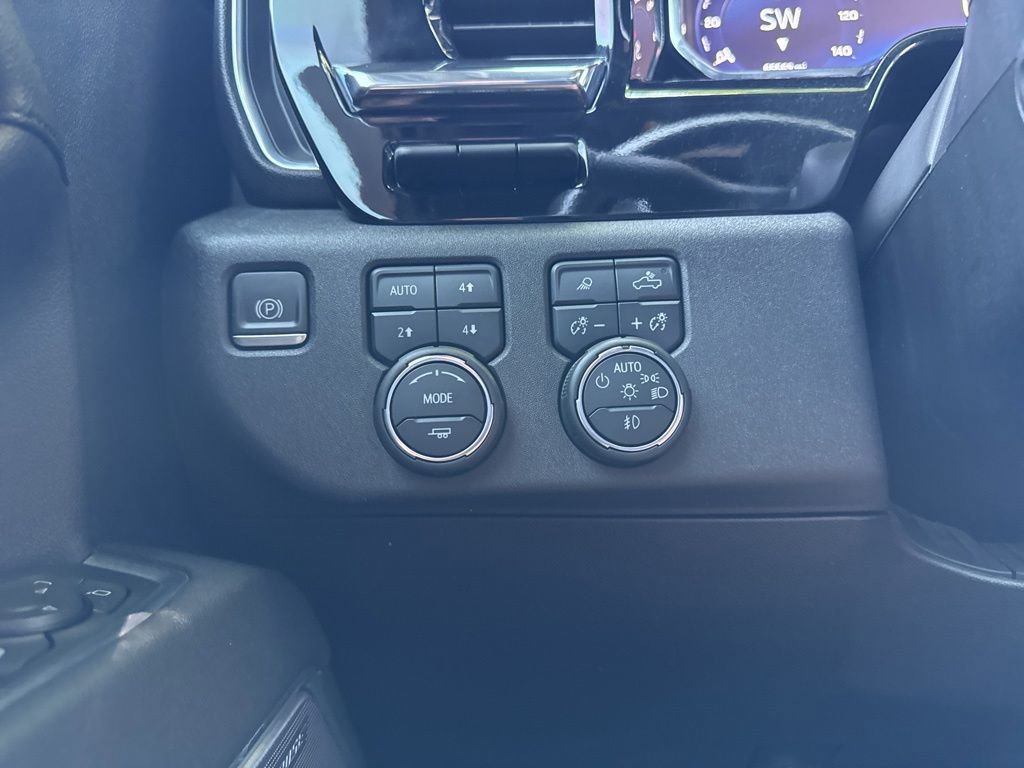 Used 2023 Chevrolet Silverado 1500 High Country w/ Technology Package AWD/4WD image 26
