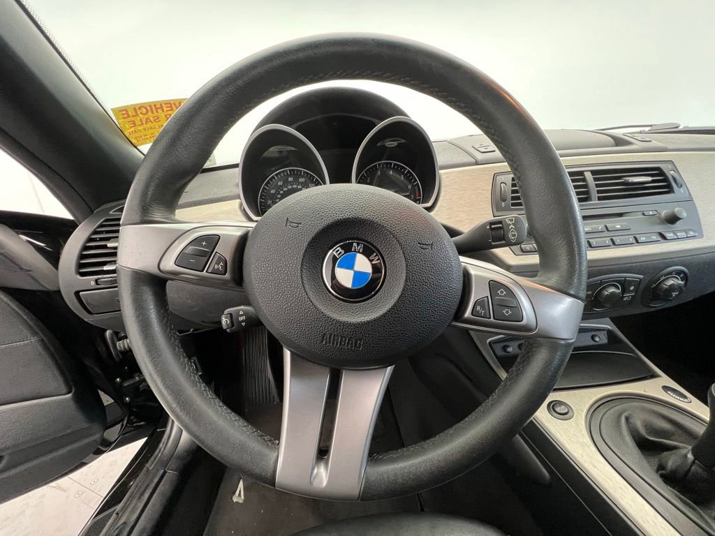 Used 2005 BMW Z4 3.0i RWD image 22