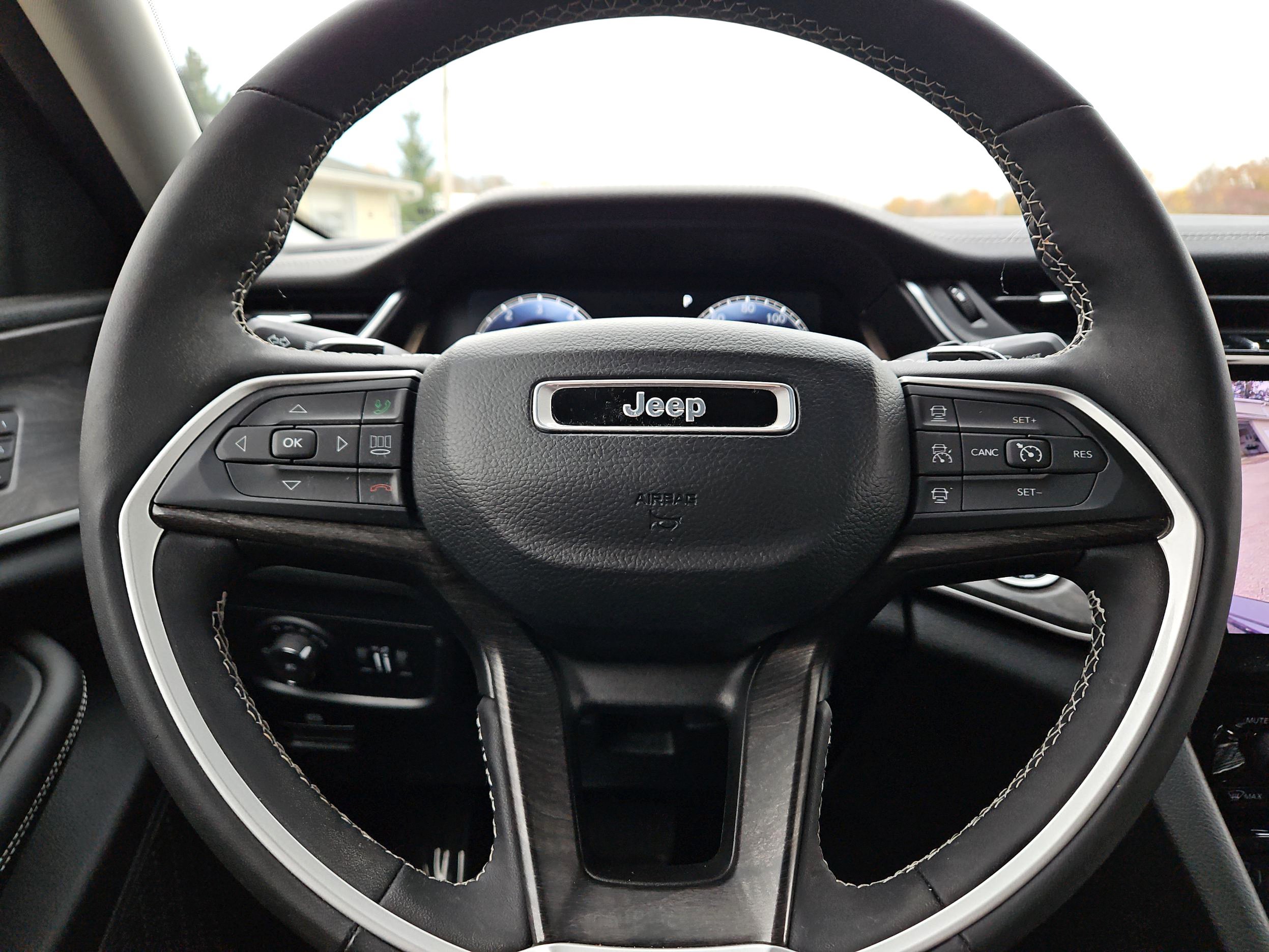 Used 2023 Jeep Grand Cherokee Limited RWD image 21