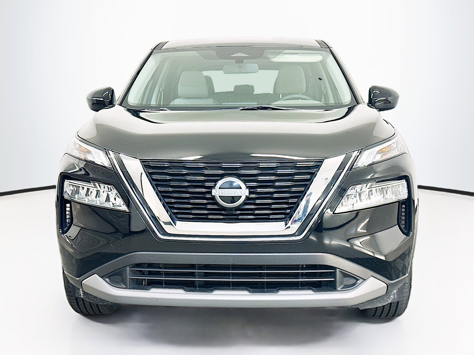 Used 2023 Nissan Rogue SV AWD/4WD image 2