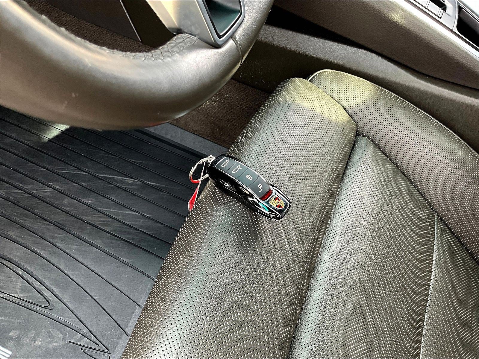 Used 2017 Porsche 718 Boxster RWD image 29