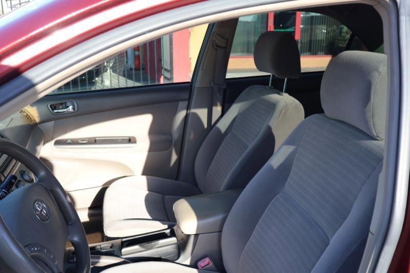 Used 2005 Toyota Camry LE image 16