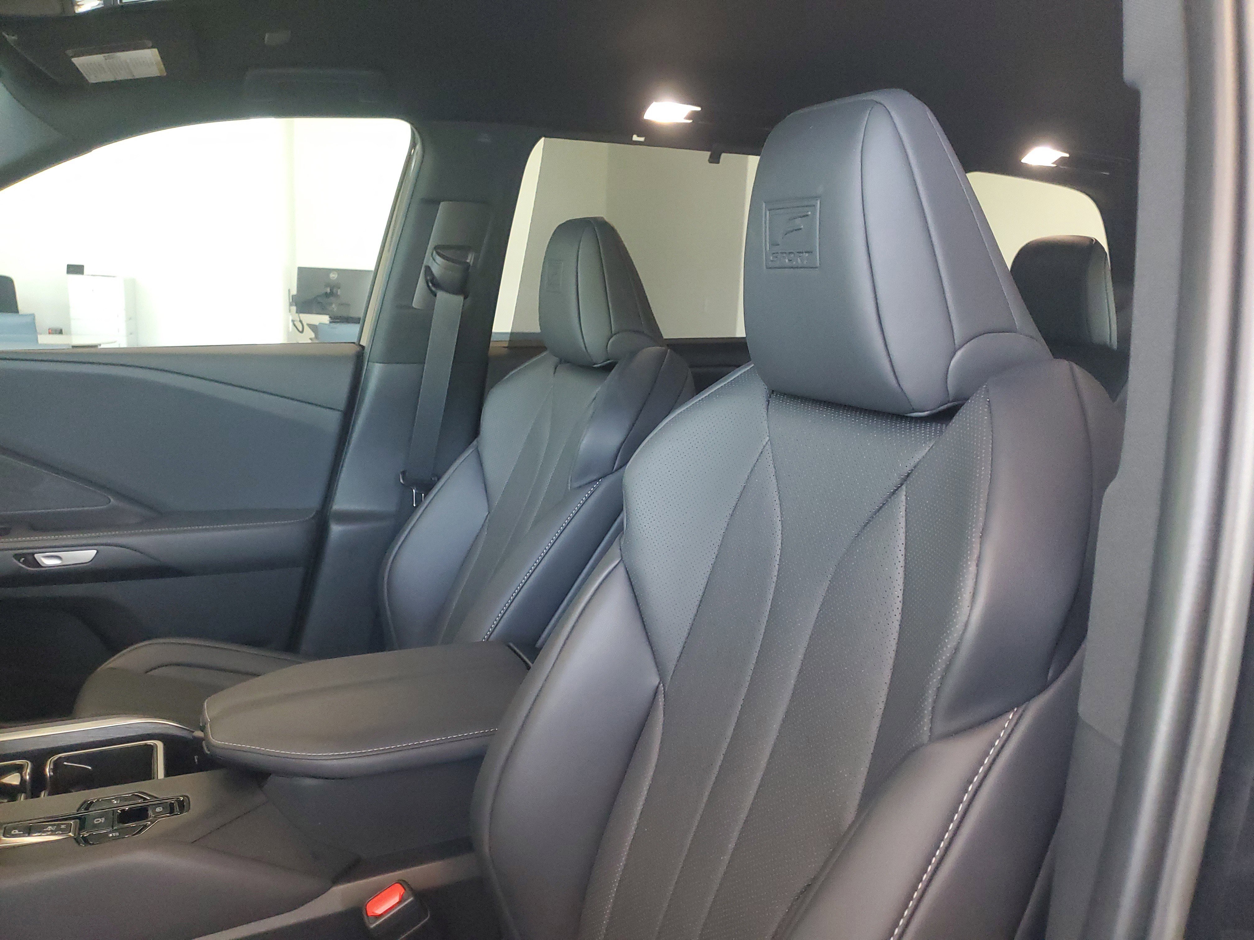 Used 2026 Lexus TX 500h AWD w/ Technology Package image 18