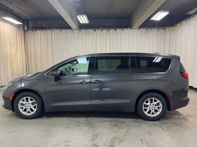 Used 2017 Chrysler Pacifica Touring image 9