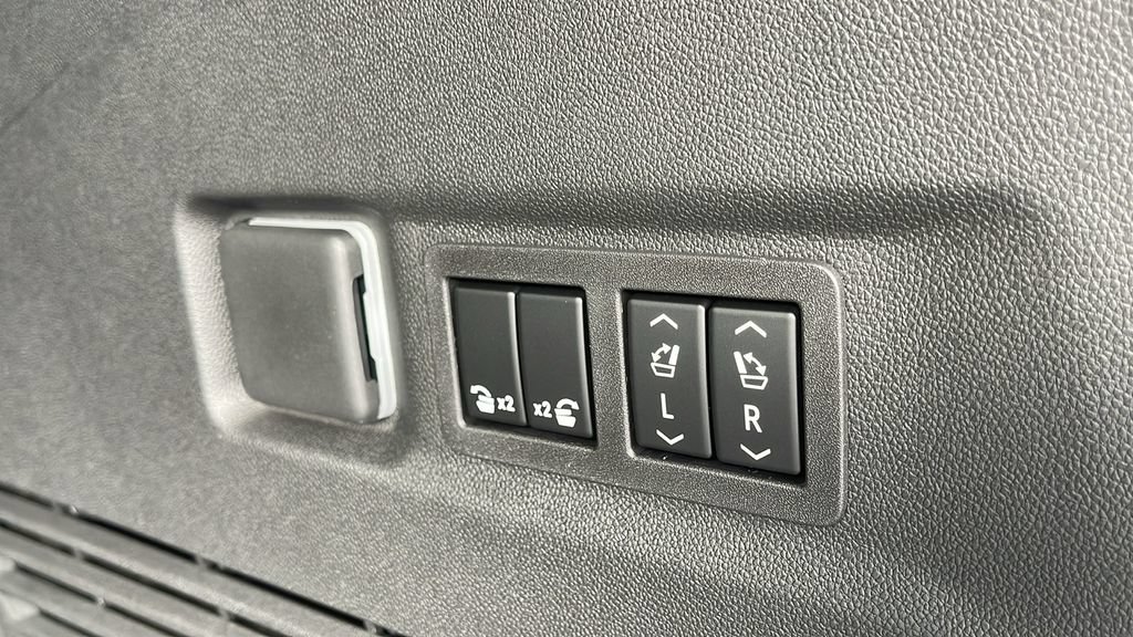 New 2026 GMC Yukon XL Elevation w/ Elevation Premium Package AWD/4WD image 27