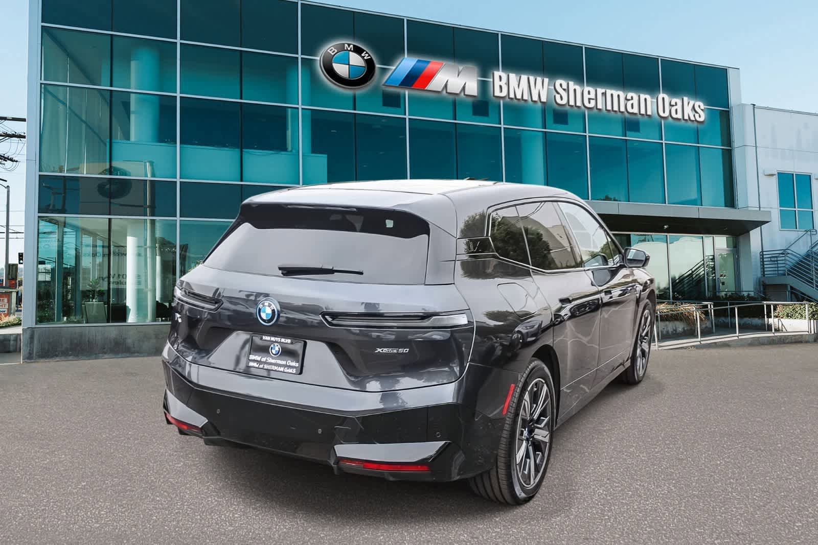 Certified 2023 BMW iX xDrive50 w/ Sport Package AWD/4WD image 4