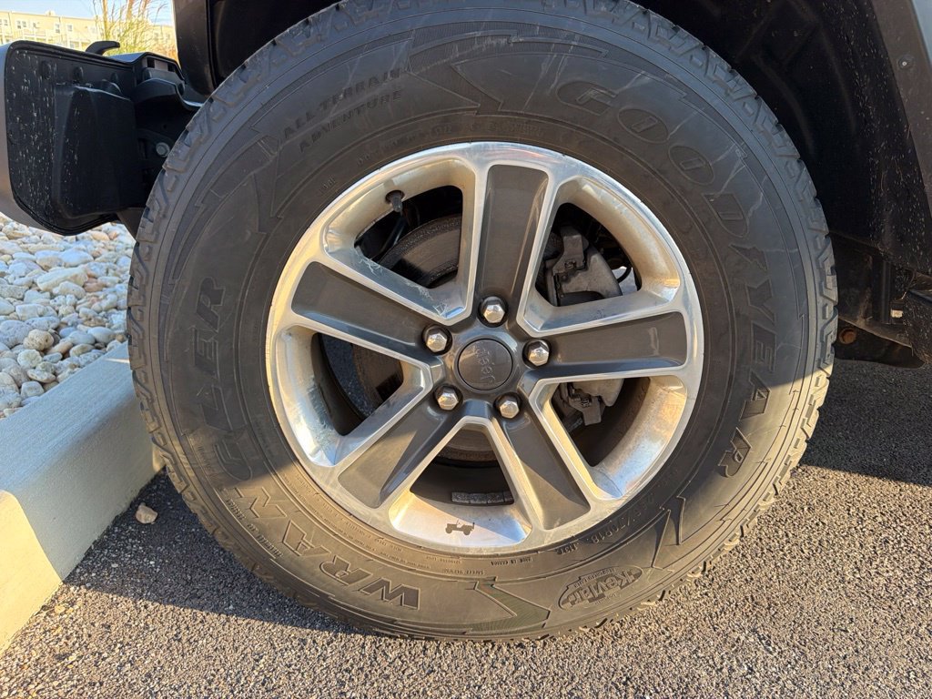 Used 2018 Jeep Wrangler Unlimited Sahara AWD/4WD image 25
