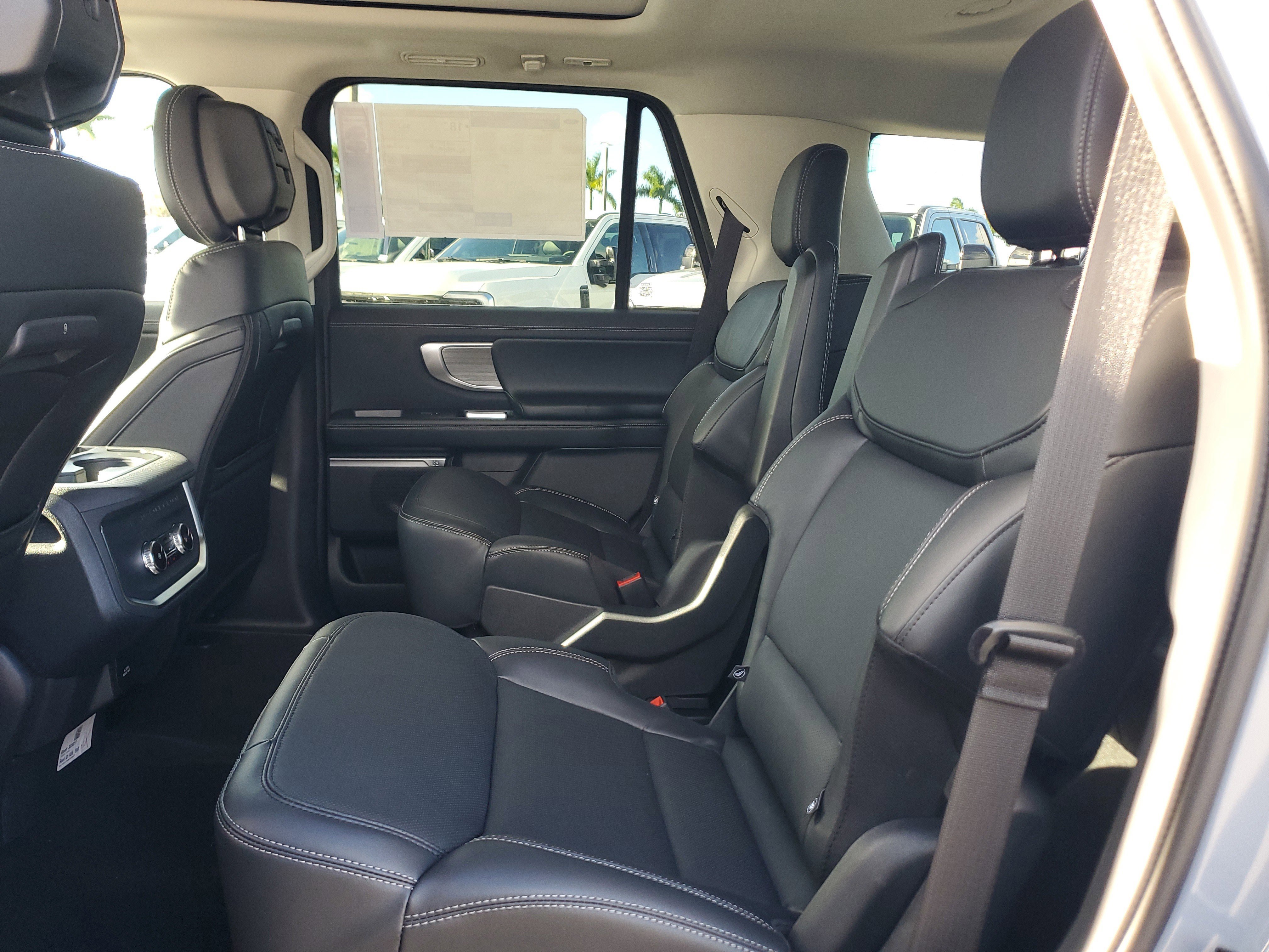 New 2026 Ford Expedition Platinum image 11