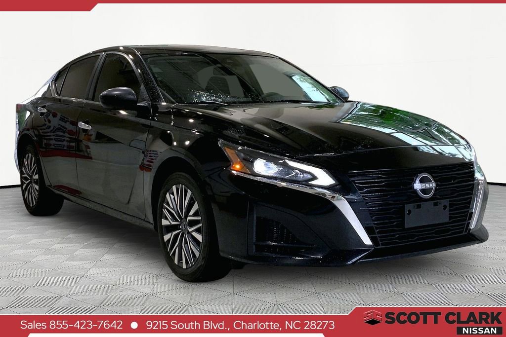 Used 2025 Nissan Altima 2.5 SV AWD/4WD image 1