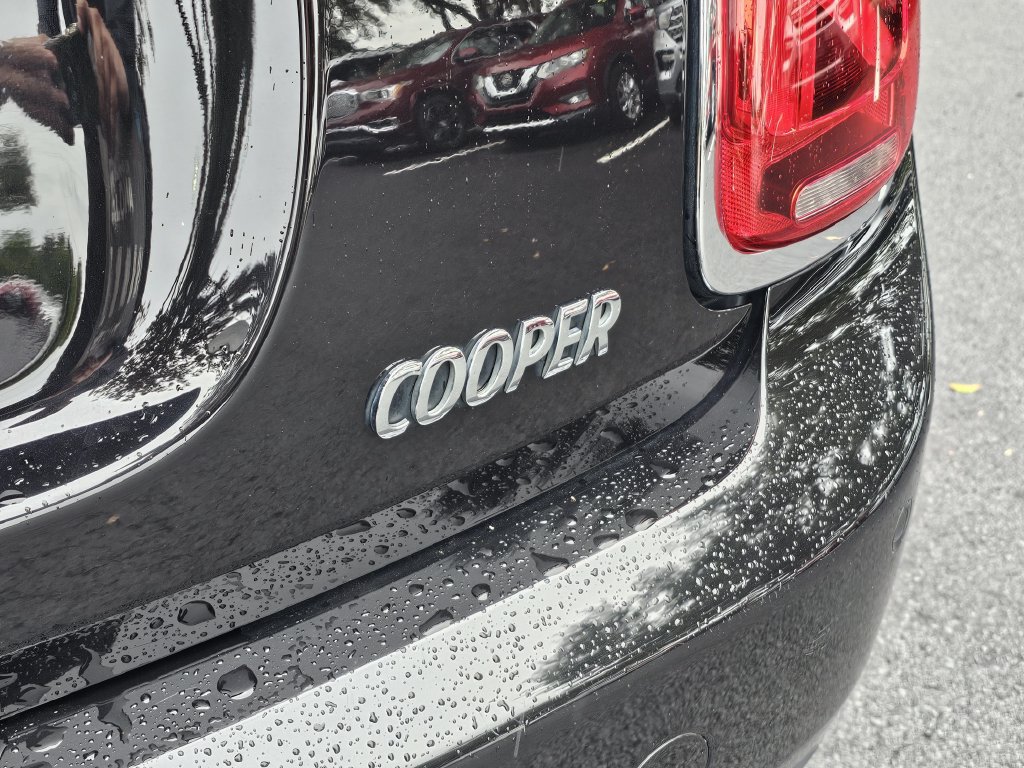 Used 2019 MINI Cooper 4-Door Hardtop w/ Signature Upholstery Package FWD image 8