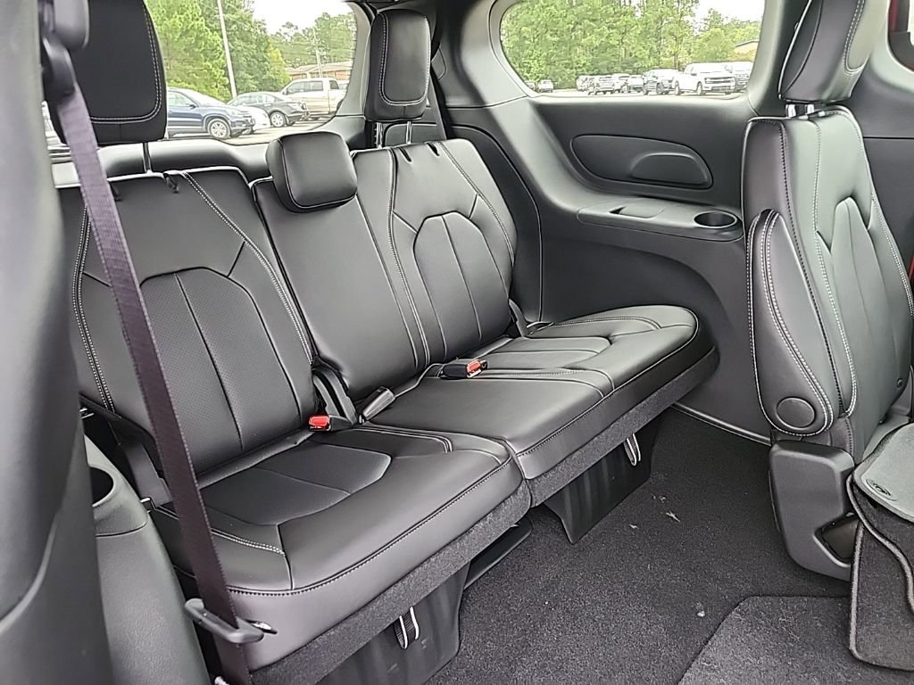 New 2026 Chrysler Pacifica Select image 13
