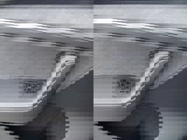 Used 2025 Tesla Model Y Long Range image 13