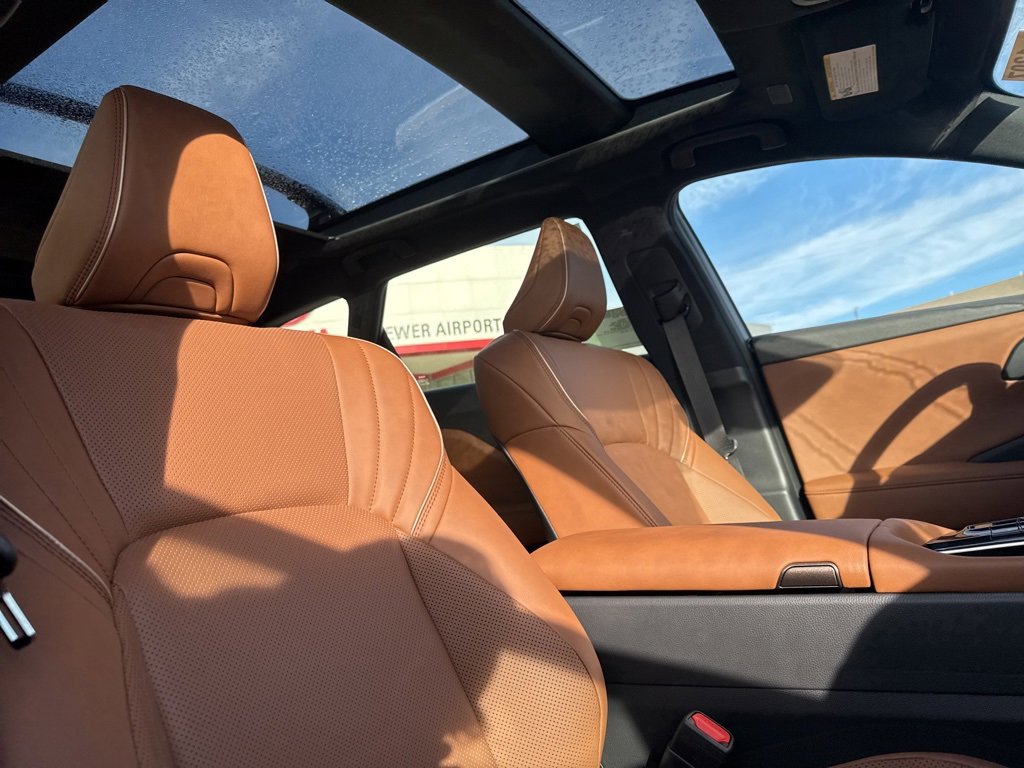 New 2025 Toyota Crown Signia image 5