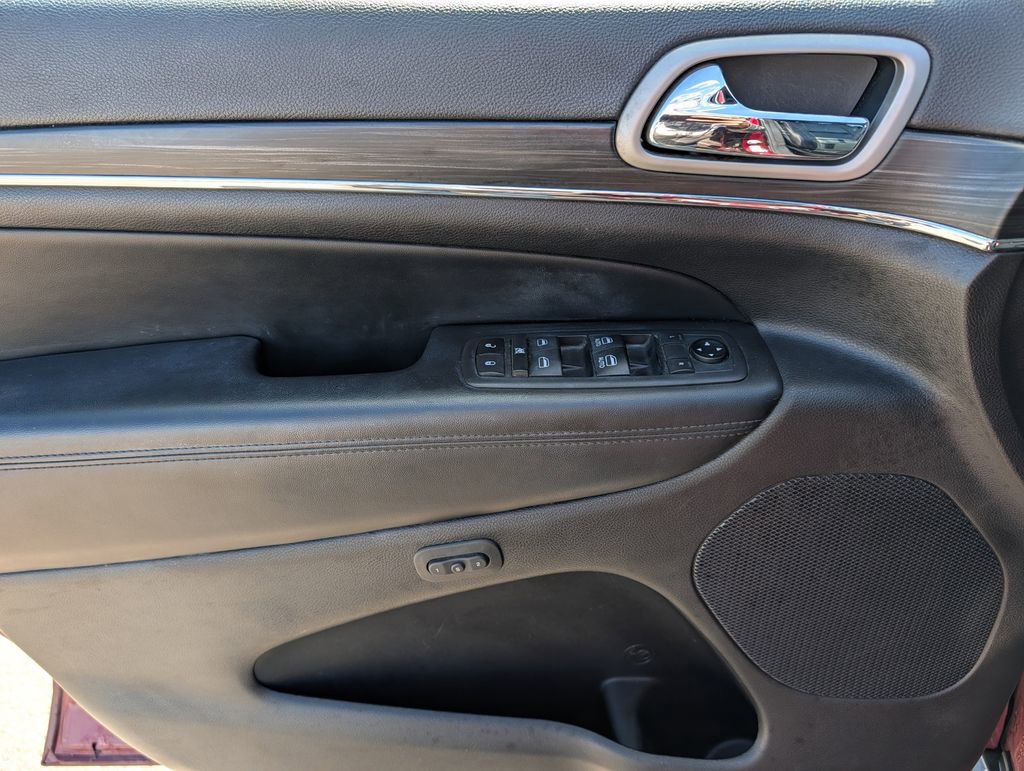 Used 2020 Jeep Grand Cherokee Limited AWD/4WD image 19