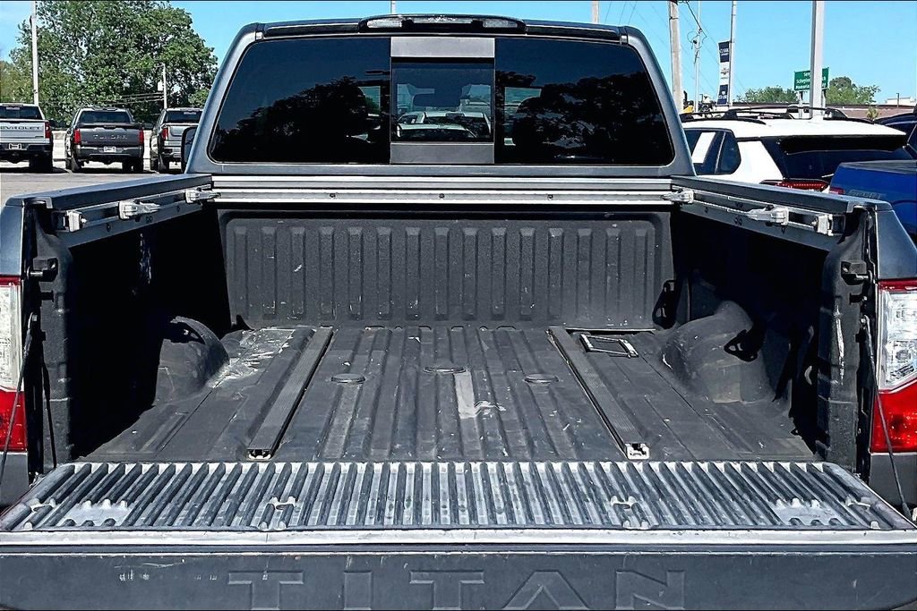 Used 2016 Nissan Titan SL AWD/4WD image 7