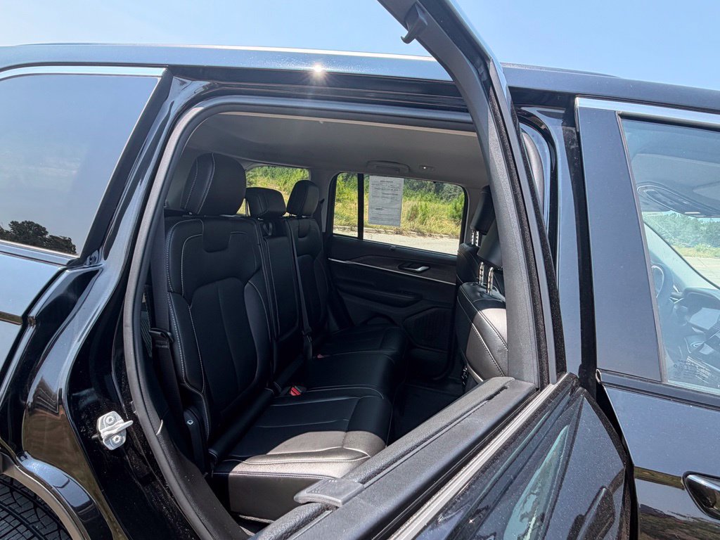 Used 2023 Jeep Grand Cherokee Limited w/ Luxury Tech Group II AWD/4WD image 41
