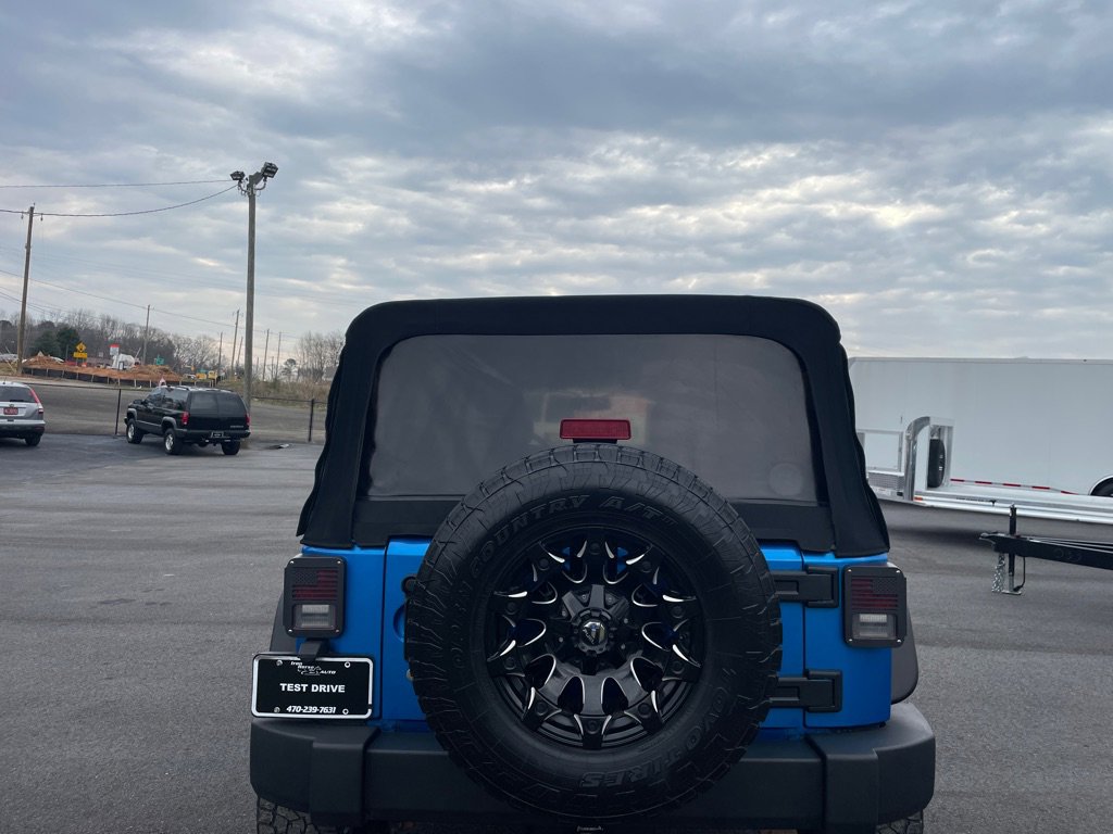 Used 2015 Jeep Wrangler Unlimited Rubicon w/ Connectivity Group image 5