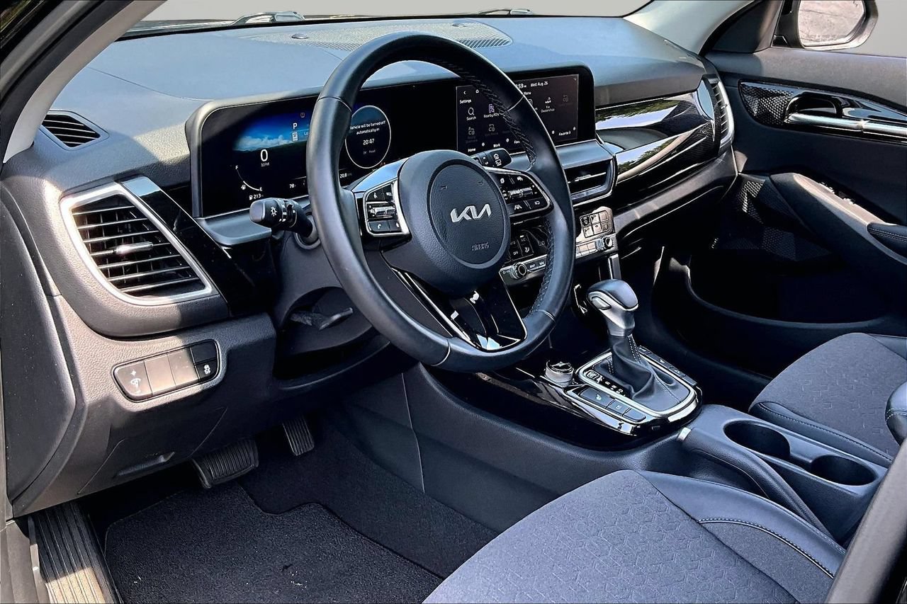 Used 2025 Kia Seltos X-Line AWD/4WD image 18